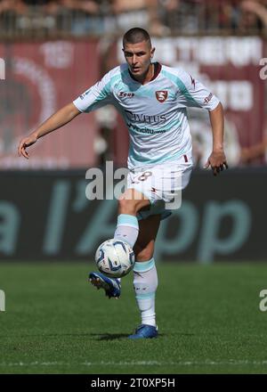 Monza, Italien. Oktober 2023. Lorenzo Pirola von Salernitana während des Spiels der Serie A im Stadio Brianteo, Monza. Der Bildnachweis sollte lauten: Jonathan Moscrop/Sportimage Credit: Sportimage Ltd/Alamy Live News Stockfoto