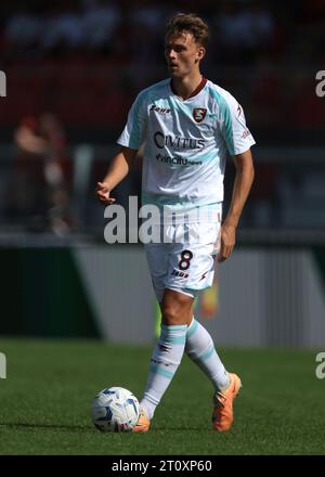 Monza, Italien. Oktober 2023. Emil Bohinen von Salernitana während des Spiels der Serie A im Stadio Brianteo, Monza. Der Bildnachweis sollte lauten: Jonathan Moscrop/Sportimage Credit: Sportimage Ltd/Alamy Live News Stockfoto