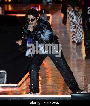 Seoul, Südkorea. Oktober 2023. Der südkoreanische Rapper ZICO tritt am 8. Oktober 2023 auf der Bühne des Gangnam Festival K-Pop Concert 2022 in der Gangnam Street in Seoul auf. (Foto: Lee Young-HO/SIPA USA) Credit: SIPA USA/Alamy Live News Stockfoto