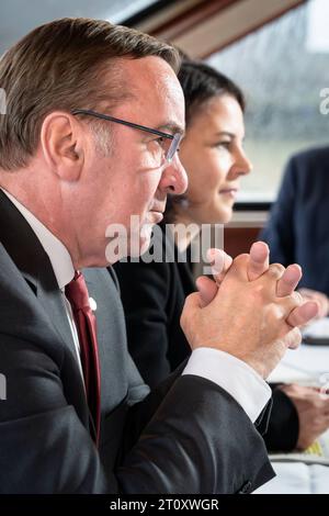 Deutsch-Franzoesische Kabinettsklausur in Hamburg VerteidigungsministerBoris PistoriusSPDBoris Pistorius Verteidigungsminister SPDHamburgBesuchStaatsbesuchKabinettsklausurDeutschlandFrankreich09.10.2023Annalena Baerbock Aussenministerin GrueneAussenministerinAnnalena BaerbockGruene Hamburg Hamburg Deutschland *** Deutsches französisches Kabinett Rückzug in Hamburg Verteidigungsminister Boris Pistorius SPD Boris Pistorius Verteidigungsminister SPD Hamburg Besuch Staatsbesuch Kabinettsrückzug Deutschland Frankreich 09 10 2023Annalena Baerbock Aussenministerin Grüne Annalena Baerbock Grüne Hamburg Hamburg Ger Stockfoto