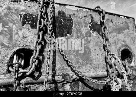 Rostiges Ex-Hausboot in blakeney, norfolk Stockfoto