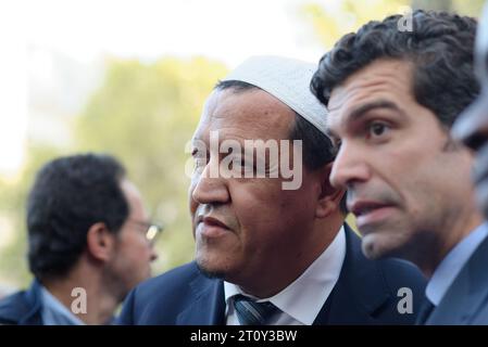 Les parisiens solidaires avec Israël ont marché entre la Place victor Hugo et celle du Trocadéro.de nombreux politiciens se trouvaient dans le cortège Stockfoto