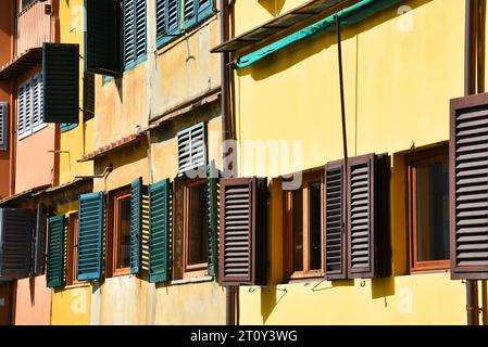 Florenz, Italien. September 2023. Die berühmte historische Brücke Ponte Vecchio im Zentrum von Florenz. Hochwertige Fotos Stockfoto