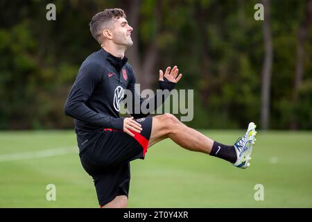 Nashville, Tennessee, USA. Oktober 2023. Christian Pulisic wärmt sich mit USMNT an der Brentwood Academy in Brentwood, Tennessee ein paar Tage vor den bevorstehenden Freundschaftsspielen gegen Deutschland und Ghana auf. (Kindell Buchanan/Alamy Live News) Stockfoto