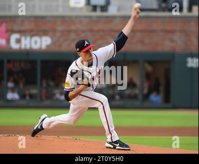 Atlanta, Usa. Oktober 2023. Atlanta Braves Starting Pitcher Max Fried wirft im ersten Inning gegen die Philadelphia Phillies im zweiten Spiel einer MLB National League Division Series im Truist Park in Atlanta am Montag, 9. Oktober 2023. Foto: Scott Cunningham/UPI. Quelle: UPI/Alamy Live News Stockfoto