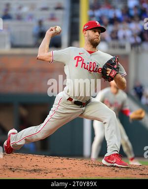 Atlanta, Usa. Oktober 2023. Philadelphia Phillies Starting Pitcher Zack Wheeler wirft im ersten Inning gegen die Atlanta Braves im zweiten Spiel einer MLB National League Division Series im Truist Park in Atlanta am Montag, 9. Oktober 2023. Foto: Scott Cunningham/UPI. Quelle: UPI/Alamy Live News Stockfoto