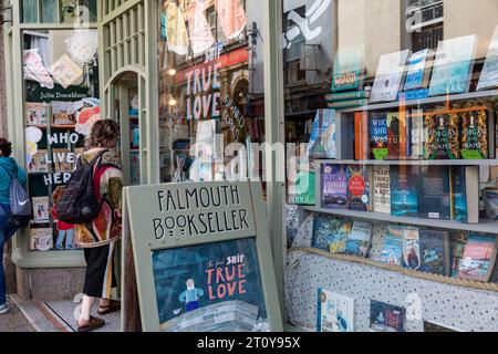 Falmouth Buchhändler Buchladen in der Church Street im Stadtzentrum von Falmouth, Cornwall, England, Großbritannien, 2023 Stockfoto