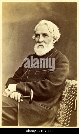 1880 c. , St.. Petersburg , RUSSLAND : der berühmte russische Schriftsteller und Dramatiker IWAN Sergejewitsch TURGENEW ( Sergeevic , 1818 - 1883 ) , Autor von VÄTERN UND SÖHNEN ( 1862 ) . Foto: Vezenberg & Co. , St. Petersburg . - SCRITTORE - LETTERATO - LETTERATURA - LITERATUR - SPLAYWRITER - DRAMMATURGO - COMMEDIOGRAFO - TEATRO - THEATER - RUSSLAND - PORTRÄT - RITRATTO - WEISSER BART - BARBA BIANCA - GESCHICHTE - FOTO STORICHE --- ARCHIVIO GBB Stockfoto