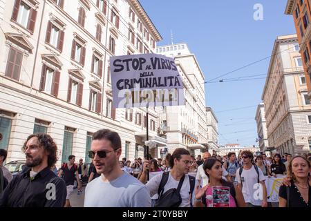 Rom, Italien. Oktober 2023. Demonstration in Rom zum Gedenken an Giovanbattista Cutolo, den jungen Musiker, der am 31. August in Neapel auf der Piazza Municipio ermordet wurde (Foto: © Matteo Nardone/Pacific Press via ZUMA Press Wire), NUR REDAKTIONELLE VERWENDUNG! Nicht für kommerzielle ZWECKE! Stockfoto