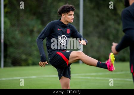 Nashville, Tennessee, USA. Oktober 2023. Kevin Paredes trainiert mit USMNT an der Brentwood Academy in Brentwood, Tennessee ein paar Tage vor den bevorstehenden Freundschaftsspielen gegen Deutschland und Ghana. (Kindell Buchanan/Alamy Live News) Stockfoto