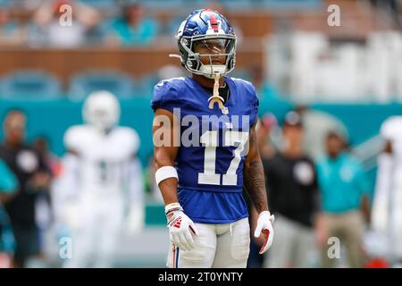 Der New York Giants Wide Receiver Wan'Dale Robinson (17) sieht sich während eines regulären Saisonspiels gegen die Miami Dolphins am Sonntag, den 8. Oktober 2023 in Har an Stockfoto