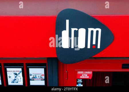 DROM, 85 Avenue A, New York, NYC, Storefront Foto eines Live-Musikzentrums in Manhattans East Village Nachbarschaft. Stockfoto