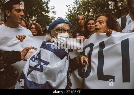 Olivier Donnars/Le Pictorium - solidaritätsmarsch mit Israel. Oktober 2023. Frankreich/Paris - solidaritätsmarsch mit Israel und Israelis nach den Terroranschlägen der Hamas am 7. Oktober 2023 vom Conseil repräsentatif des institutions juives de France (CRIF) einberufen. Quelle: LE PICTORIUM/Alamy Live News Stockfoto