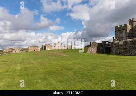 Falmouth, erbaut von Henry V111, um Angriffe auf See abzuwehren, in Cornwall, England, Großbritannien, erlebte 2023 Sonnentage Stockfoto