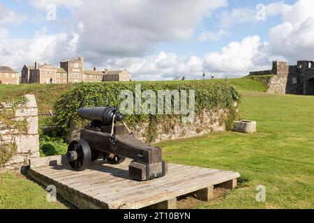 Falmouth, erbaut von Henry V111, um Angriffe auf See abzuwehren, in Cornwall, England, Großbritannien, erlebte 2023 Sonnentage Stockfoto