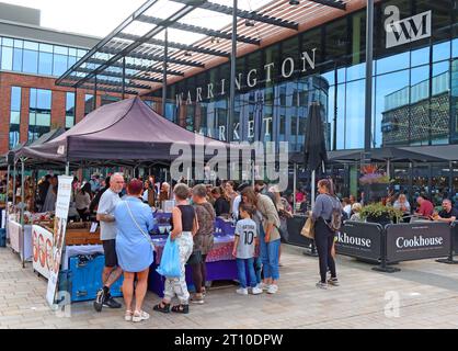 Warrington Town Centre Makers Market, jeden zweiten Sonntag, findet im 2 Time Square, Warrington, Cheshire, England, Vereinigtes Königreich statt. WA1 2NT Stockfoto