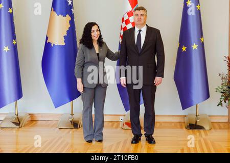 Zagreb, Kroatien. , . Der Präsident des Kosovo, Vjosa Osmani Sadriu, traf sich während eines zweitägigen offiziellen Besuchs in Kroatien mit Präsident Zoran Milanovic zusammen. Foto: Marko Todorov/CROPIX Copyright: XxMarkoxTodorovx/xCROPIXx sadriu milanovic15-101023 Credit: Imago/Alamy Live News Stockfoto