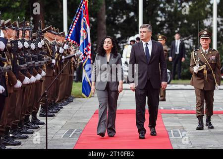 Zagreb, Kroatien. , . Der Präsident des Kosovo, Vjosa Osmani Sadriu, traf sich während eines zweitägigen offiziellen Besuchs in Kroatien mit Präsident Zoran Milanovic zusammen. Foto: Marko Todorov/CROPIX Copyright: XxMarkoxTodorovx/xCROPIXx sadriu milanovic10-101023 Credit: Imago/Alamy Live News Stockfoto