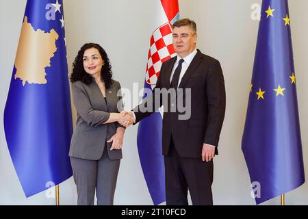 Zagreb, Kroatien. , . Der Präsident des Kosovo, Vjosa Osmani Sadriu, traf sich während eines zweitägigen offiziellen Besuchs in Kroatien mit Präsident Zoran Milanovic zusammen. Foto: Marko Todorov/CROPIX Copyright: XxMarkoxTodorovx/xCROPIXx sadriu milanovic19-101023 Credit: Imago/Alamy Live News Stockfoto