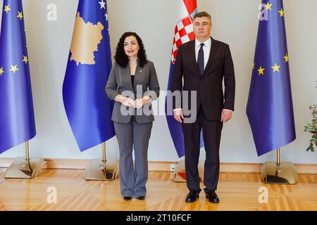 Zagreb, Kroatien. , . Der Präsident des Kosovo, Vjosa Osmani Sadriu, traf sich während eines zweitägigen offiziellen Besuchs in Kroatien mit Präsident Zoran Milanovic zusammen. Foto: Marko Todorov/CROPIX Copyright: XxMarkoxTodorovx/xCROPIXx sadriu milanovic17-101023 Credit: Imago/Alamy Live News Stockfoto