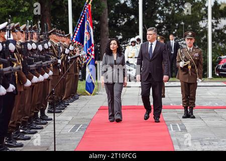 Zagreb, Kroatien. , . Der Präsident des Kosovo, Vjosa Osmani Sadriu, traf sich während eines zweitägigen offiziellen Besuchs in Kroatien mit Präsident Zoran Milanovic zusammen. Foto: Marko Todorov/CROPIX Copyright: XxMarkoxTodorovx/xCROPIXx sadriu milanovic9-101023 Credit: Imago/Alamy Live News Stockfoto