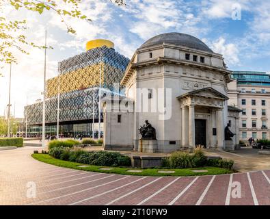 CENTENARY SQUARE, BIRMINGHAM, GROSSBRITANNIEN - 5. OKTOBER 2023. Landschaft der historischen Architektur des Hall of Memory Gebäudes zum Gedenken an die Birmingha Stockfoto