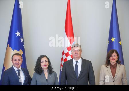 Zagreb, Kroatien am 10. Oktober 2023. Kroatien Präsident Zoran Milanovic trifft sich mit dem Präsidenten der Republik Kosovo Vjosa Osmani Sadriu im Präsidentenpalast in Zagreb, zusammen mit Sanja Music Milanovic, der Frau des kroatischen Präsidenten, und Prindon Sadriu, dem Ehemann des Präsidenten des Kosovo, Kroatien am 10. Oktober 2023. Foto: Slavko Midzor/PIXSELL Credit: Pixsell/Alamy Live News Credit: Pixsell/Alamy Live News Stockfoto