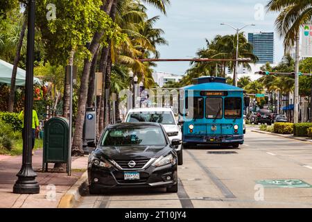 South Beach - SoBe - Loop A Trolley Stop, Washington Avenue, City of Miami Beach, Florida, USA - kostenloser Transport Stockfoto