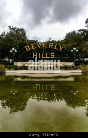 Das Beverly Hills Sign in der nordamerikanischen Stadt Los Angeles im Bundesstaat Kalifornien ist ein sehr besuchter Ort, da es die Kulisse für viele Meter ist Stockfoto