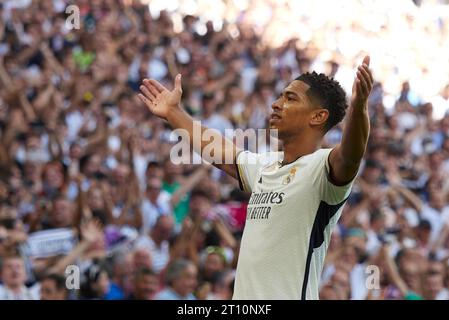 Jude Bellingham (eng), Mittelfeldspieler von Real Madrid, feierte während des Spiels in der La Liga gegen Osasuna de Pamplona ein Tor. Santiago Bernabéu Stadion. Stockfoto