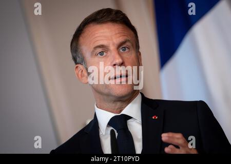Pressekonferenz am Ende der Deutsch-Franzoesischen Kabinettsklausur in Hamburg Emmanuel Macron, Staatspraesident von Frankreich bei der gemeinsamen Pressekonferenz im Anschluss an die Deutsch-Franzoesische Kabinettsklausur im Hotels Louis C. Jacob in Hamburg, Hamburg, 10.10.2023 Hamburg Deutschland *** Pressekonferenz am Ende der deutsch-französischen Kabinettskonferenz in Hamburg Emmanuel Macron, Präsident Frankreichs bei der gemeinsamen Pressekonferenz im Anschluss an die deutsch-französische Kabinettssitzung im Louis C Jacob Hotel in Hamburg, Hamburg, 10 10 2023 Hamburg Deutschland Stockfoto