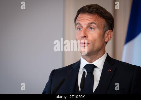 Pressekonferenz am Ende der Deutsch-Franzoesischen Kabinettsklausur in Hamburg Emmanuel Macron, Staatspraesident von Frankreich bei der gemeinsamen Pressekonferenz im Anschluss an die Deutsch-Franzoesische Kabinettsklausur im Hotels Louis C. Jacob in Hamburg, Hamburg, 10.10.2023 Hamburg Deutschland *** Pressekonferenz am Ende der deutsch-französischen Kabinettskonferenz in Hamburg Emmanuel Macron, Präsident Frankreichs bei der gemeinsamen Pressekonferenz im Anschluss an die deutsch-französische Kabinettssitzung im Louis C Jacob Hotel in Hamburg, Hamburg, 10 10 2023 Hamburg Deutschland Stockfoto