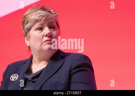 Liverpool, Großbritannien. Oktober 2023. Emily Thornberry Shadow Attorney General hört Yvette Cooper Shadow Secretary of State für das Innenministerium Rede am dritten Tag der Labour-Konferenz. Liverpool. UK. Quelle: GaryRobertsphotography/Alamy Live News Stockfoto