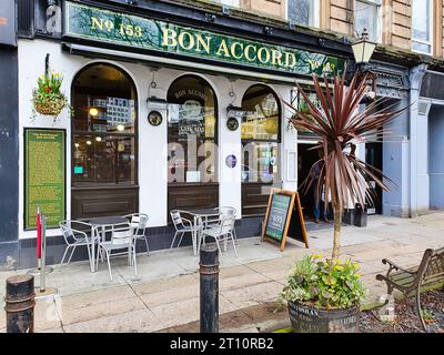 Glasgow, Lanarkshire/Schottland Großbritannien – 03 03 2020: Tagsüber Außenansicht des Bon Accord Pub, einem familiengeführten Unternehmen der McDonaghs, einem weltberühmten Bierhaus, Stockfoto