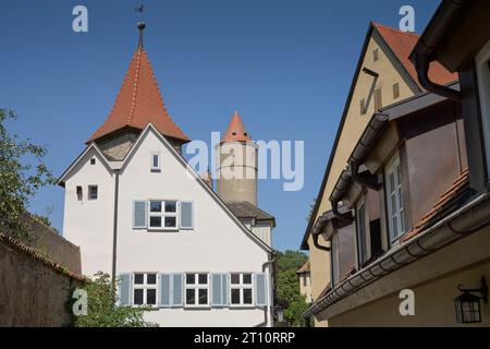 Altbauten und Grüner Turm, Altstadt, Dinkelsbühl, Franken, Bayern, Deutschland Stockfoto