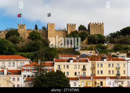 Schloss São Jorge, auf Englisch auch als Schloss St. Georg bekannt, eine historische Burg in der portugiesischen Hauptstadt Lissabon, die sich in der historischen Distri befindet Stockfoto