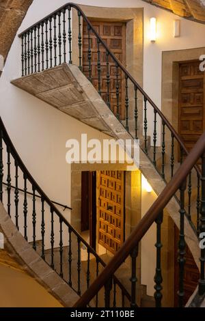 Dreifache Wendeltreppe aus Stein, Museo do Pobo Galego, Kloster San Domingos de Bonaval, Santiago de Compostela, Spanien Stockfoto