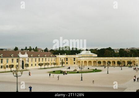 Erkunden Sie das Herz Österreichs mit unserer beeindruckenden Fotosammlung Wien. Entdecken Sie die Seele dieser Stadt, von historischen Wahrzeichen bis zu lokalen Schätzen. Stockfoto