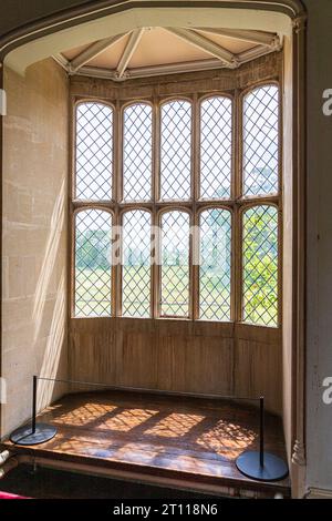 Das Gittererker-Fenster in der Lacock Abbey, fotografiert 1835 von William Henry Fox Talbot, um das erste bekannte fotografische negativ zu produzieren, Lacock UK Stockfoto