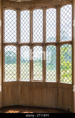 Das Gittererker-Fenster in der Lacock Abbey, fotografiert 1835 von William Henry Fox Talbot, um das erste bekannte fotografische negativ zu produzieren, Lacock UK Stockfoto