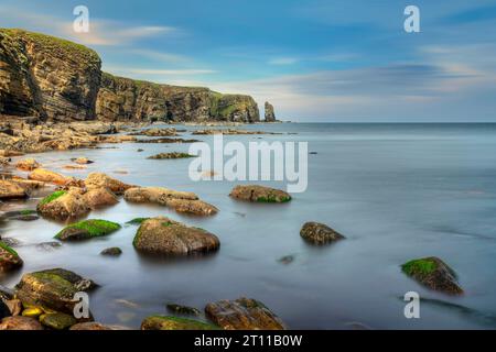 Windwick Bay ist eine abgelegene Bucht ohne Touristen in South Ronaldsay in Orkney, Schottland. Stockfoto