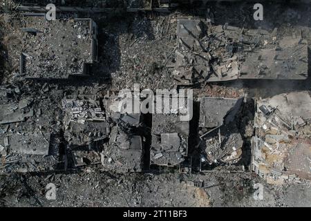 Gaza-Stadt, Palästinensische Gebiete. Oktober 2023. Eine Luftaufnahme von beschädigten und abgerissenen Gebäuden nach israelischen Luftangriffen. Quelle: Mohammed Talatene/dpa/Alamy Live News Stockfoto