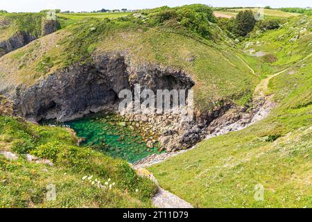 Skrinkle Haven, Lydstep im Pembrokeshire Coast National Park, West Wales, Großbritannien Stockfoto