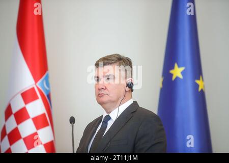 Zagreb, Kroatien. Oktober 2023. Der kroatische Präsident Zoran Milanovic spricht auf einer Pressekonferenz nach einem Treffen mit dem Präsidenten der Republik Kosovo Vjosa Osmani Sadriu im Präsidentenpalast in Zagreb, Kroatien am 10. Oktober 2023. Foto: Slavko Midzor/PIXSELL Credit: Pixsell/Alamy Live News Stockfoto
