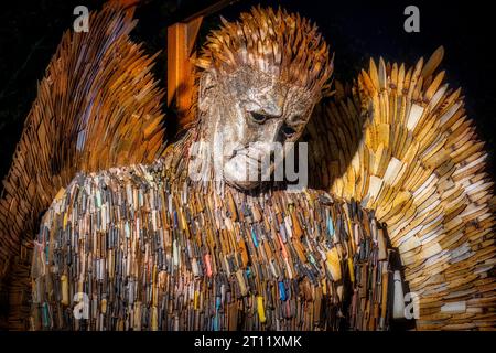 The Knife Angel – zeitgenössische Skulptur aus 100.000 Messern, die von der Künstlerin Alfie Bradley geschaffen wurden Stockfoto