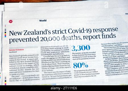 „New Zeland's strenge COVID-19-Reaktion verhinderte 20.000 Todesfälle, findet der Bericht“ Guardian-Zeitung titelt Pandemie artikel 7 Oktober 2023 London Vereinigtes Königreich Stockfoto