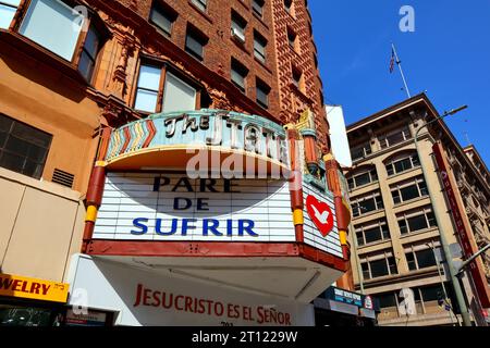 Los Angeles, Kalifornien: State Theatre, historisches Theater am 703 S. Broadway im historischen Broadway Theater District in der Innenstadt von Los Angeles Stockfoto