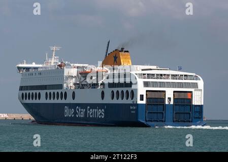 Heraklion, Kreta, Griechenland, 26. September 2023. Die RORO-Fähre verlässt den Hafen von Heraklion, Kreta, Richtung Piräus, nach Athen, der Blaue Stern 1. Stockfoto