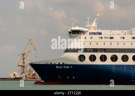 Heraklion, Kreta, Griechenland, 26. September 2023. RORO-Fähre im Hafen von Heraklion, Kreta, später nach Piräus, nach Athen, der Blaue Stern 1. Stockfoto