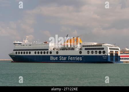 Heraklion, Kreta, Griechenland, 26. September 2023. Die RORO-Fähre verlässt den Hafen von Heraklion, Kreta, Richtung Piräus, nach Athen, der Blaue Stern 1. Stockfoto